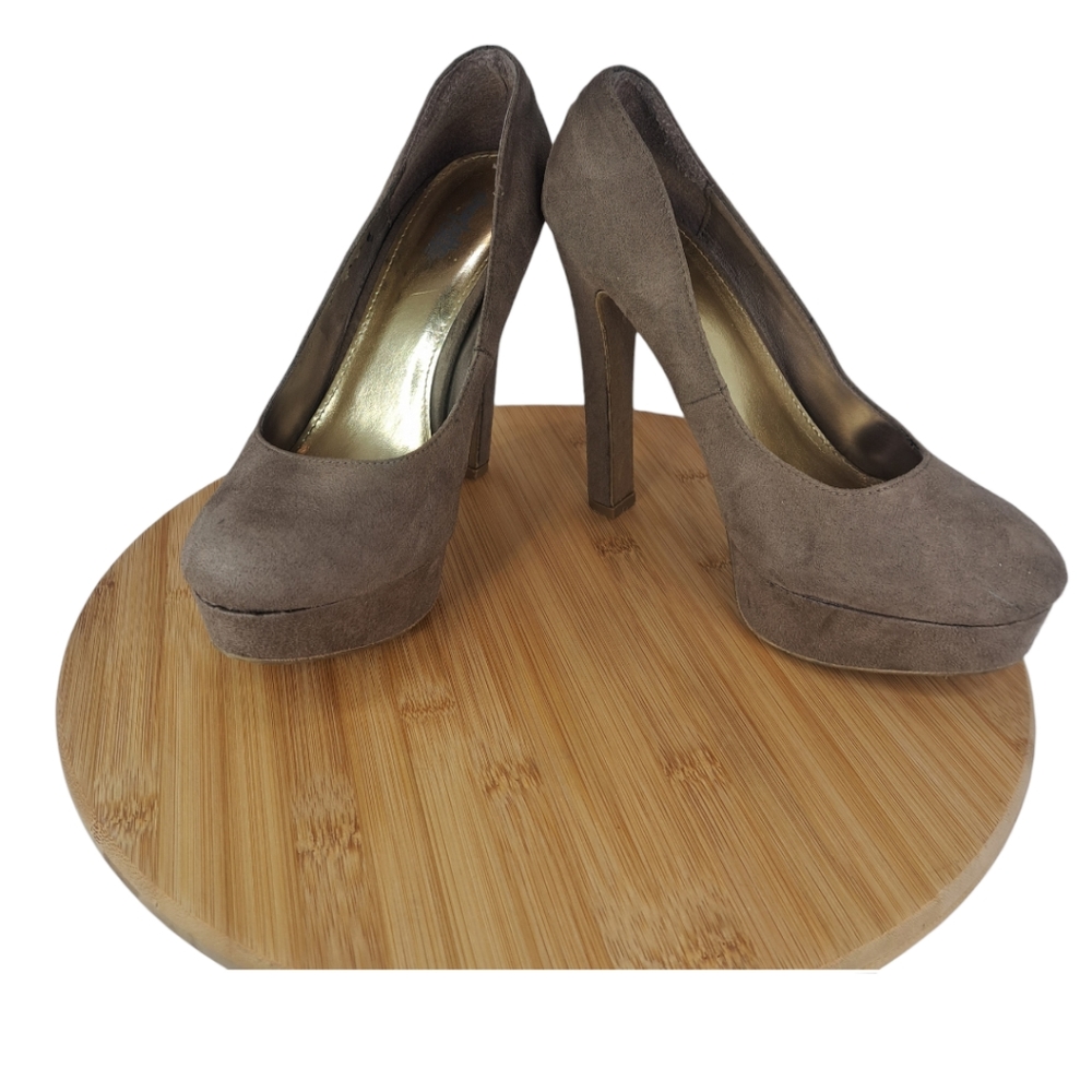 Charlotte Russe Women's Sueded Uber Platform Pump #550185 Heels Size 8 in Taupe